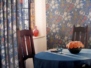 WILLIAM MORRIS GOLDEN LILY (1899) WALLPAPER